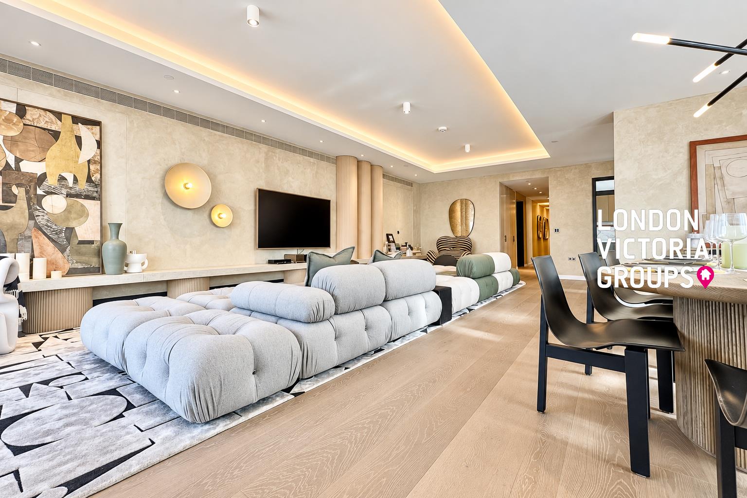 5 bed property in 8 Carnation Way, LONDON